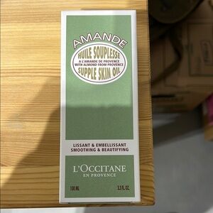 L'OCCITANE Amande Supple Skin Oil - Green and White